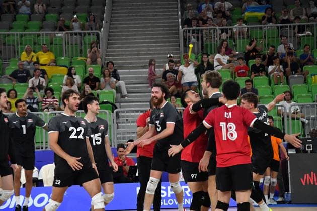 Ljubljana, Slovenia, 20th July 2024: Team Canada celebrate win during the IVNL Volleyball Nations League, Week 3 match, between Ukraine and Canada at Arena Stozice, Ljubljana, Slovenia. (Natasa Kupljenik SPP) Copyright: xNatasaxKupljenikx xSPPx SPP_1024835