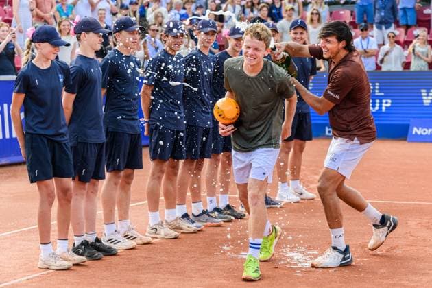 250720 Luciano Darderi of Italy celebrates winning in the singles final tennis match during day 8 on July 20, 2025 in Bastad Photo Mathilda Schuler BILDBYRAN kod MA MA0849 tennis atp 250 nordea open bbeng jubel  Copyright: MATHILDAxSCHULER BB250720MA070