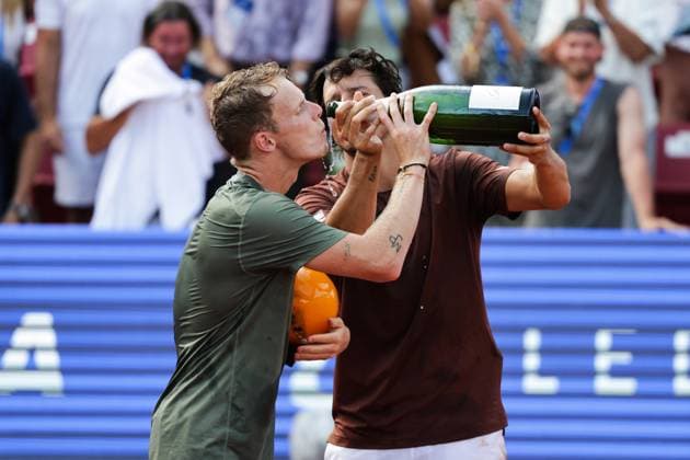 Luciano Darderi, Italy, celebrates his victory with champagne after Sunday s men s singles final against Jesper de Jong, Netherlands, during the Nordea Open tennis tournament in Bastad, Sweden on the July 20 2025 BASTAD SWEDEN x9200x  Copyright: xBjörnxLarssonxRosvall TTx NORDEA OPEN 2025 FINAL SINGLES