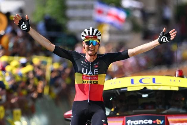 Sport Bilder des Tages Tour de France 2025 Stage 15 CARCASSONNE, FRANCE - JULY 20 : Wellens Tim (BEL) of UAE Team Emirates - XRG celebrating his victory during stage 15 of the 112th edition of Tour de France an UCI World Tour 2.UWT cycling road race stage for Men Elite of 169 km with start in Muret and finish in Carcassonne on July 20, 2025 in Carcassonne, France, 20 07 2025 ( Motordriver Kenny Verfaillie - Carcassonne France  Copyright: xVincentxKalutx