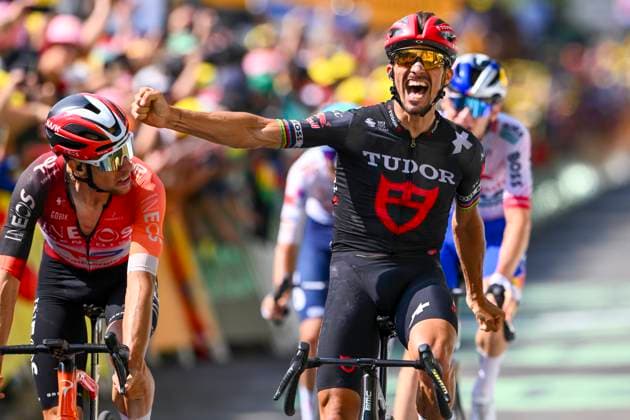 Tour de France 2025 Stage 15 CARCASSONNE, FRANCE - JULY 20 : Alaphilippe Julian (FRA) of Tudor Pro Cycling Team at the finish line during stage 15 of the 112th edition of Tour de France an UCI World Tour 2.UWT cycling road race stage for Men Elite of 169 km with start in Muret and finish in Carcassonne on July 20, 2025 in Carcassonne, France, 20 07 2025 ( Motordriver Kenny Verfaillie - Carcassonne France  Copyright: xVincentxKalutx