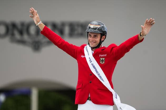Sport Bilder des Tages 250720 Richard Vogel of Germany celebrates at the price ceremony after the individual final at the 2025 FEI Jumping European Championship, EM, Europameisterschaft on July 20, 2025 in A Coruna. Photo: Emma Wallskog BILDBYRAN COP 320 EW0554 ridsport equestrian hoppnings-em sweden 2025 fei jumping european championship bbeng individuell final em em i hoppning jubel *** 250720 Richard Vogel of Germany celebrates at the prize ceremony after the individual final at the 2025 FEI Jumping European Championship on July 20, 2025 in A Coruna Photo Emma Wallskog BILDBYRAN COP 320 EW0554 ridsport equestrian hoppnings em sweden 2025 fei jumping european championship bbeng individuell final em em i hoppning jubel  Copyright: EMMAxWALLSKOG BB250720EW077