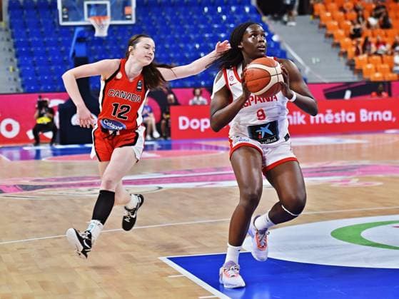 L-R Syla Swords (CAN) and Somtochukwu-Blessed Okafor (SPA) in action during Spain vs Canada, match for 3rd place of the Women s Under-19 Basketball World Championship, WM, Weltmeisterschaft at the Starez Arena Vodova, in Brno, Czech Republic, on July 20, 2025. (CTKxPhoto PatrikxUhlir) CTKPhotoP2025072004402  CTKPhotoP2025072004402