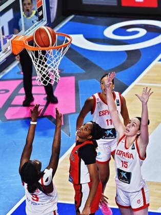 L-R Somtochukwu-Blessed Okafor (SPA), Rachael Okokoh (CAN), Maria Anais Rodriguez (SPA) and Lucia Martinez Lopez (SPA) in action during Spain vs Canada, match for 3rd place of the Women s Under-19 Basketball World Championship, WM, Weltmeisterschaft at the Starez Arena Vodova, in Brno, Czech Republic, on July 20, 2025. (CTKxPhoto PatrikxUhlir) CTKPhotoP2025072004446  CTKPhotoP2025072004446