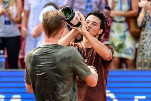 250720 Luciano Darderi of Italy celebrates winning in the singles final tennis match during day 8 on July 20, 2025 in Bastad Photo Mathilda Schuler BILDBYRAN kod MA MA0849 tennis atp 250 nordea open bbeng jubel  Copyright: MATHILDAxSCHULER BB250720MA119