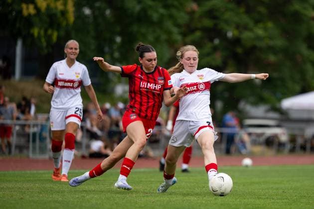 Svea Fleischmann FC Heidenheim, 25 in duel with Linette Hofmann VfB Stuttgart, 02 , behind her Meike Meßmer VfB Stuttgart, 29 , GER, VfB Stuttgart vs FC Heidenheim, womens soccer test match, season 2025 2026, 20 07 2025 GER, VfB Stuttgart vs FC Heidenheim, womens soccer test match, season 2025 2026, 20 07 2025 Bad Cannstatt Copyright: xEibner-Pressefoto Memmlerx EP_MMR
