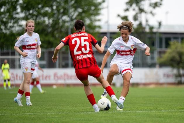 Rosa Rueckert VfB Stuttgart, 11 in duel with Svea Fleischmann FC Heidenheim, 25 , GER, VfB Stuttgart vs FC Heidenheim, Soccer Womens Test Match, Season 2025 2026, 20 07 2025 GER, VfB Stuttgart vs FC Heidenheim, Soccer Womens Test Match, Season 2025 2026, 20 07 2025 Bad Cannstatt Copyright: xEibner-Pressefoto Memmlerx EP_MMR
