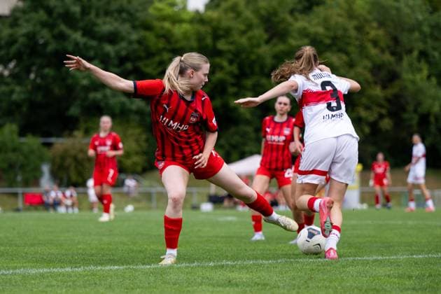 Noemi Spieß FC Heidenheim, 15 in duel with Lenelotte Mueller VfB Stuttgart, 03 , GER, VfB Stuttgart vs FC Heidenheim, Soccer Womens Test Match, Season 2025 2026, 20 07 2025 GER, VfB Stuttgart vs FC Heidenheim, Soccer Womens Test Match, Season 2025 2026, 20 07 2025 Bad Cannstatt Copyright: xEibner-Pressefoto Memmlerx EP_MMR