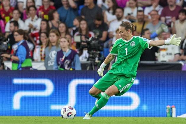 CALCIO - UEFA Campionato Europeo - UEFA Women s EURO 2025 - France vs Germany Ann-Katrin Berger (1 Germany) during the UEFA Womens EURO 2025 Quarter-Final match between France and Germany at St. Jakob-Park in Basel, Switzerland. Basel Switzerland  Copyright: xIPAxSport ABACAx