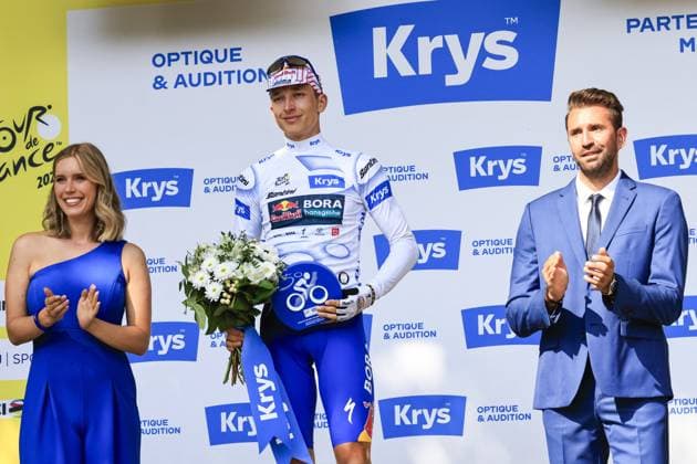 2025 Tour de France - Stage 15 Florian LIPOWITZ, Red Bull - BORA - hansgrohe, white jersey, during the award ceremony, in Carcassonne, France during Tour de France 2025 - Stage 15, Tour De France race in France, on July 20, 2025. Photo by Stefano Cavasino IPA ABACAPRESS.COM Carcassonne France  Copyright: xIPAxSport ABACAx