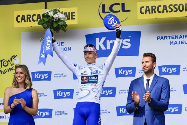 CICLISMO - Tour De France - Tour de France 2025 - Stage 15 Florian LIPOWITZ, Red Bull - BORA - hansgrohe, white jersey, during the award ceremony, during the Tour de France 2025, UCI WorldTour cycling event, Stage 15, Muret - Carcassonne (169,3 Km) on 20 July 2025 in Carcassonne, France during Tour de France 2025 - Stage 15, Tour De France race in France, France, July 20 2025 France France Copyright: xIPAxSport ABACAx
