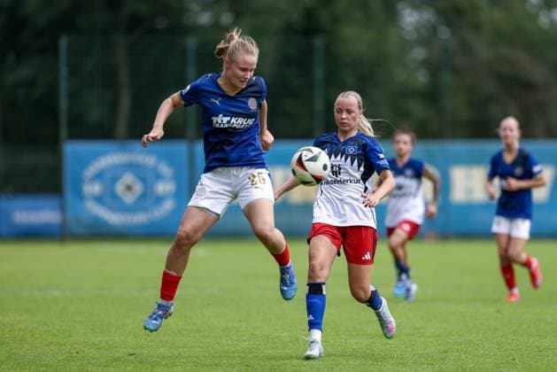 v li Alia Redant Holstein Kiel, 25 and dh17 in duel, duel, dynamics, action, action, match scene, 20 07 2025, Norderstedt Germany , Soccer, Test match women, Hamburger SV Holstein Kiel xobx