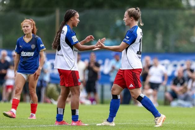 from left Melina Krüger Hamburger SV, 9 and Christin Meyer Hamburger SV, 16 with goal celebration, cheering, jubilant, optimistic, match scene, highlight, joy about the goal to 4 1, 20 07 2025, Norderstedt Germany , Soccer, Test match women, Hamburger SV Holstein Kiel xobx