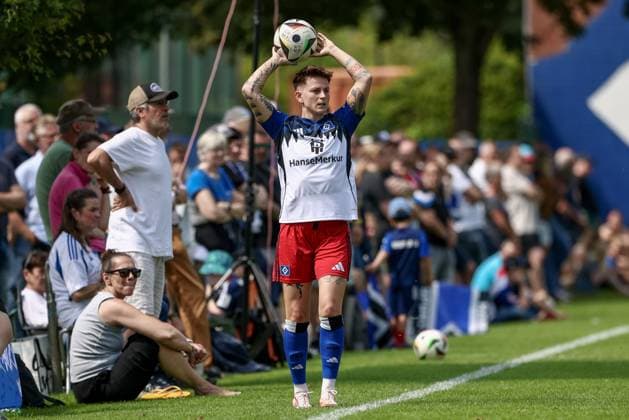 Jobina Lahr Hamburger SV, 31 at throw-in, Action, Action, Game scene, 20 07 2025, Norderstedt Germany , Soccer, Test match women, Hamburger SV Holstein Kiel xobx