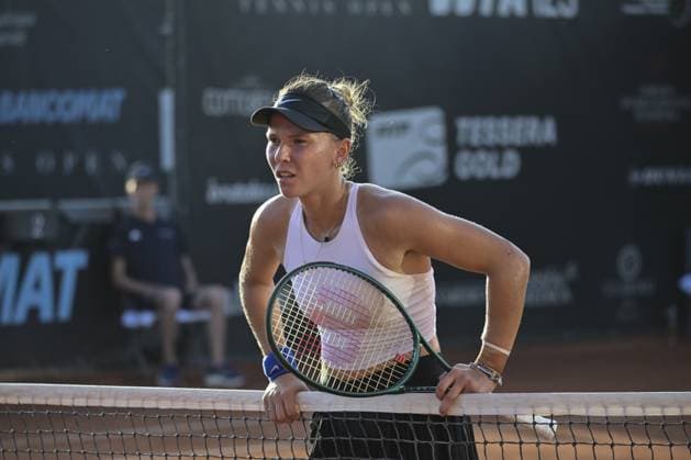 Oksana Selekhmeteva looking for the mark left by the ball during the final match of tournament against Petra Marcinko (CRO) - Women s singles tournament of WTA, Tennis Damen 125 ATV Bancomat Tennis Open at Circolo Antico Tiro a Volo on July 20, 2025 in Rome, Italy  Copyright: xRobertoxBettacchi IPAxSportx xipa-agency.netx xx IPA_60657576 IPA_Agency_IPA60657576
