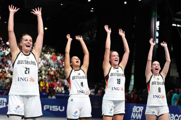 (250721) -- BOCHUM, July 21, 2025 -- Players of Germany celebrate crowning after the women s 3X3 basketball final between China and Germany at Rhine-Ruhr 2025 FISU World University Games in Bochum, Germany, July 20, 2025. ) (SP)GERMANY-BOCHUM-FISU-RHINE RUHR 2025-3x3 BASKETBALL-WOMEN S FINAL-CHN VS GER ZhangxChen 