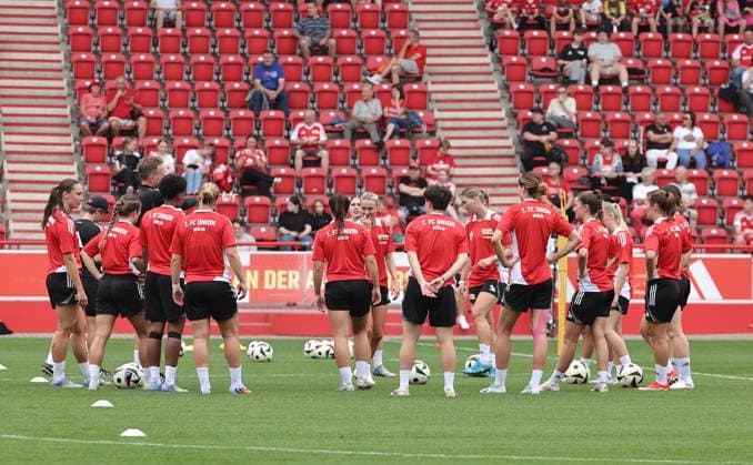 Coach Ailien Poese, co-coach Sabrina Eckhoff talk to the team Sport Football Soccer Women Womens Bundesliga Season 2025 2026 21 07 2025 Training kick-off 1 FC Union Berlin DFL regulations prohibit any use of photographs as image sequences and or quasi video