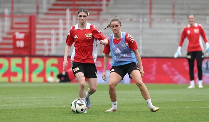 Eileen Campbell on the ball, Celine Frank duel Match scene Action Sport Football Soccer Women Womens Bundesliga Season 2025 2026 21 07 2025 Training kick-off 1 FC Union Berlin DFL regulations prohibit any use of photographs as image sequences and or quasi video