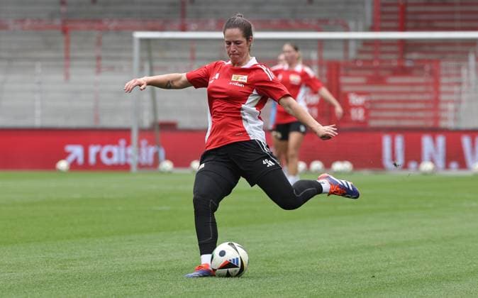 Sabrina Eckhoff on the ball Single image Crop Action Sport Football Soccer Women Womens Bundesliga Season 2025 2026 21 07 2025 Training kick-off 1 FC Union Berlin DFL regulations prohibit any use of photographs as image sequences and or quasi video