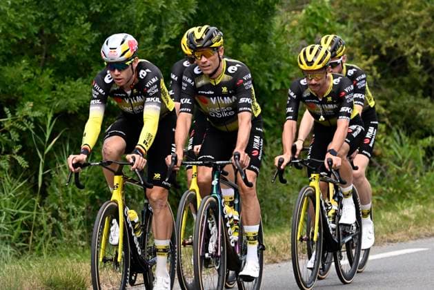 Tour de France 2025 Second Restday MONTPELLIER, FRANCE - JULY 21 : Van Aert Wout (BEL) of Team Visma Lease a Bike and Grischa Niermann, Campenaerts Victor (BEL) of Team Visma Lease a Bike during the second restday of the 112th edition of Tour de France an UCI World Tour 2.UWT for Men Elite on July 21, 2025 in Montpellier, France, 21 07 2025 ( Motordriver Kenny Verfaillie - Montpellier France  Copyright: xJanxDexMeuleneirx
