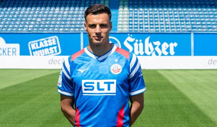 Kenan Fatkic, FC Hansa Rostock, 3 Liga, soccer, portrait appointment 2025 2026 Kenan Fatkic FC Hansa Rostock at the portrait photo session in the Ostseestadion Rostock Ostseestadion Mecklenburg-Vorpommern Germany
