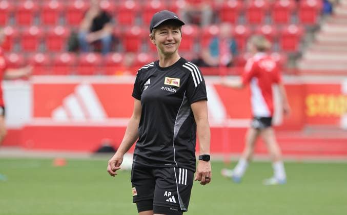 Coach Ailien Poese laughs Action upper body Sport Football Soccer Women Womens Bundesliga Season 2025 2026 21 07 2025 Training kick-off 1 FC Union Berlin DFL regulations prohibit any use of photographs as image sequences and or quasi video