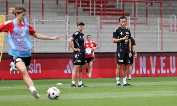 Coach Ailien Poese, athletics coach Bao Nguyen Sport Football Soccer Women Womens Bundesliga Season 2025 2026 21 07 2025 Training kick-off 1 FC Union Berlin DFL regulations prohibit any use of photographs as image sequences and or quasi video