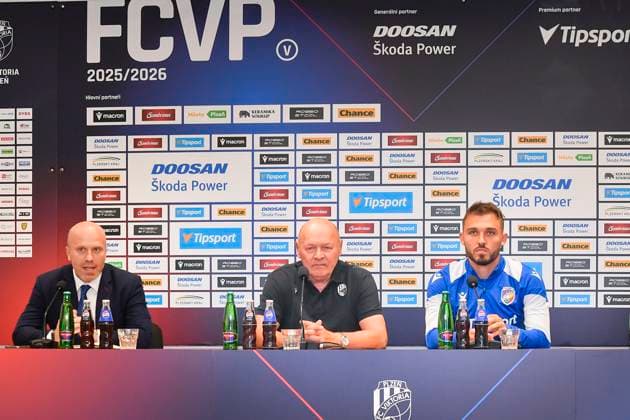 Coach of Plzen Miroslav Koubek (middle) and Plzen forward Tomas Ladra, right, attend a news conference before tomorrow s opening match of the second round of the Champions League Viktoria Plzen vs Servette Geneva, Plzen, July 21, 2025. (CTKxPhoto MiroslavxChaloupka) CTKPhotoP2025072104127  CTKPhotoP2025072104127