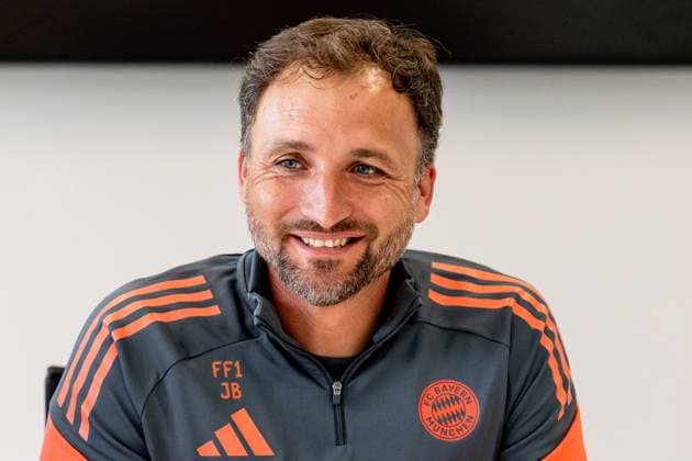 Jose Barcala Head Coach, FC Bayern Muenchen Women at the press talk before the official training session Portrait Portraet FC Bayern Muenchen Women, Football, Google Pixel Women Bundesliga, Training Session, Season 2025 2026, 21 07 2025 DFL DFB REGULATIONS PROHIBIT ANY USE OF PHOTOGRAPHS as IMAGE SEQUENCES and or QUASI VIDEO FC Bayern Muenchen Women, Football, Google Pixel Women Bundesliga, Training Session, Season 2025 2026, 21 07 2025 Muenchen Copyright: xEibner-Pressefoto HeikexFeinerx EP_HFR