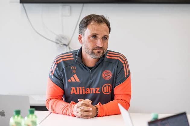 Football, Women, FC Bayern Munich, Press talk with coach Jose Barcala