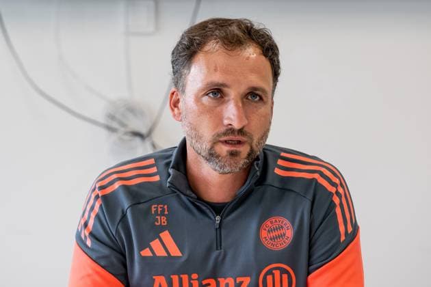 Jose Barcala Head Coach, FC Bayern Muenchen Women at the press talk before the official training FC Bayern Muenchen Women, Football, Google Pixel Women Bundesliga, Training Session, Season 2025 2026, 21 07 2025 DFL DFB REGULATIONS PROHIBIT ANY USE OF PHOTOGRAPHS as IMAGE SEQUENCES and or QUASI VIDEO FC Bayern Muenchen Women, Football, Google Pixel Women Bundesliga, Training Session, Season 2025 2026, 21 07 2025 Muenchen Copyright: xEibner-Pressefoto HeikexFeinerx EP_HFR