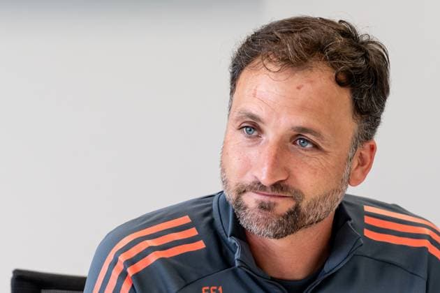 Jose Barcala Head Coach, FC Bayern Muenchen Women at the press talk before the official training session Portrait Portraet FC Bayern Muenchen Women, Football, Google Pixel Women Bundesliga, Training Session, Season 2025 2026, 21 07 2025 DFL DFB REGULATIONS PROHIBIT ANY USE OF PHOTOGRAPHS as IMAGE SEQUENCES and or QUASI VIDEO FC Bayern Muenchen Women, Football, Google Pixel Women Bundesliga, Training Session, Season 2025 2026, 21 07 2025 Muenchen Copyright: xEibner-Pressefoto HeikexFeinerx EP_HFR
