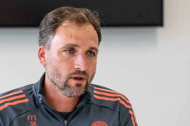 Jose Barcala Head Coach, FC Bayern Muenchen Women at the press talk before the official training session Portrait Portraet FC Bayern Muenchen Women, Football, Google Pixel Women Bundesliga, Training Session, Season 2025 2026, 21 07 2025 DFL DFB REGULATIONS PROHIBIT ANY USE OF PHOTOGRAPHS as IMAGE SEQUENCES and or QUASI VIDEO FC Bayern Muenchen Women, Football, Google Pixel Women Bundesliga, Training Session, Season 2025 2026, 21 07 2025 Muenchen Copyright: xEibner-Pressefoto HeikexFeinerx EP_HFR