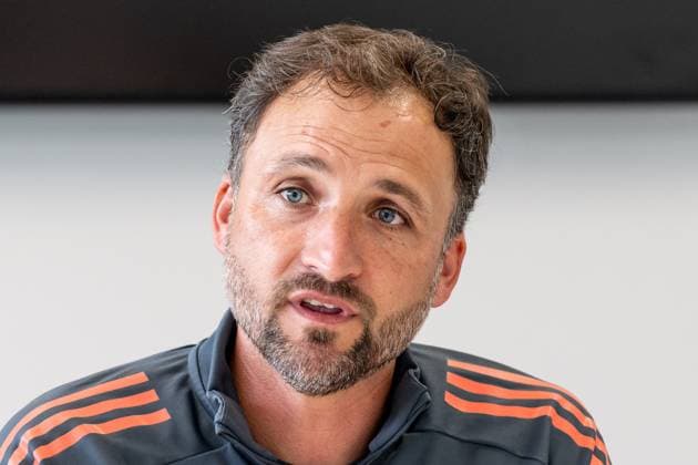 Jose Barcala Head Coach, FC Bayern Muenchen Women at the press talk before the official training session Portrait Portraet FC Bayern Muenchen Women, Football, Google Pixel Women Bundesliga, Training Session, Season 2025 2026, 21 07 2025 DFL DFB REGULATIONS PROHIBIT ANY USE OF PHOTOGRAPHS as IMAGE SEQUENCES and or QUASI VIDEO FC Bayern Muenchen Women, Football, Google Pixel Women Bundesliga, Training Session, Season 2025 2026, 21 07 2025 Muenchen Copyright: xEibner-Pressefoto HeikexFeinerx EP_HFR