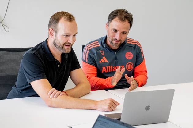Josef Thaurer Press Spokesman, FC Bayern Muenchen Women and Jose Barcala Head Coach, FC Bayern Muenchen Women welcome the digitally present journalists at the press talk before the official training session FC Bayern Muenchen Women, Football, Google Pixel Women Bundesliga, Training session, Season 2025 2026, 21 07 2025 DFL DFB REGULATIONS PROHIBIT ANY USE OF PHOTOGRAPHS as IMAGE SEQUENCES and or QUASI VIDEO FC Bayern Muenchen Women, Football, Google Pixel Women Bundesliga, Training session, Season 2025 2026, 21 07 2025 Muenchen Copyright: xEibner-Pressefoto HeikexFeinerx EP_HFR