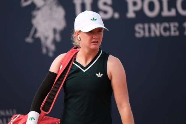 Francesca Jones in action against Chloe Paquet during the 36th Palermo Ladies Open at Country Time Club during 36Â° Palermo Ladies Open, International Tennis match in Palermo, Italy, July 21 2025  Copyright: xFedericoxSerra IPAxSportx xipa-agency.netx xx IPA_60699926 IPA_Agency_IPA60699926