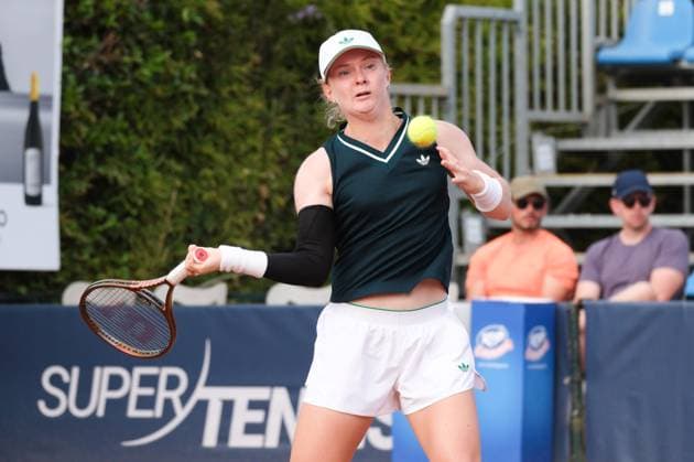 Francesca Jones in action against Chloe Paquet during the 36th Palermo Ladies Open at Country Time Club during 36Â° Palermo Ladies Open, International Tennis match in Palermo, Italy, July 21 2025  Copyright: xFedericoxSerra IPAxSportx xipa-agency.netx xx IPA_60699988 IPA_Agency_IPA60699988