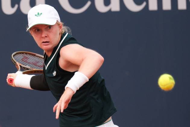 Francesca Jones in action against Chloe Paquet during the 36th Palermo Ladies Open at Country Time Club during 36Â° Palermo Ladies Open, International Tennis match in Palermo, Italy, July 21 2025  Copyright: xFedericoxSerra IPAxSportx xipa-agency.netx xx IPA_60700026 IPA_Agency_IPA60700026