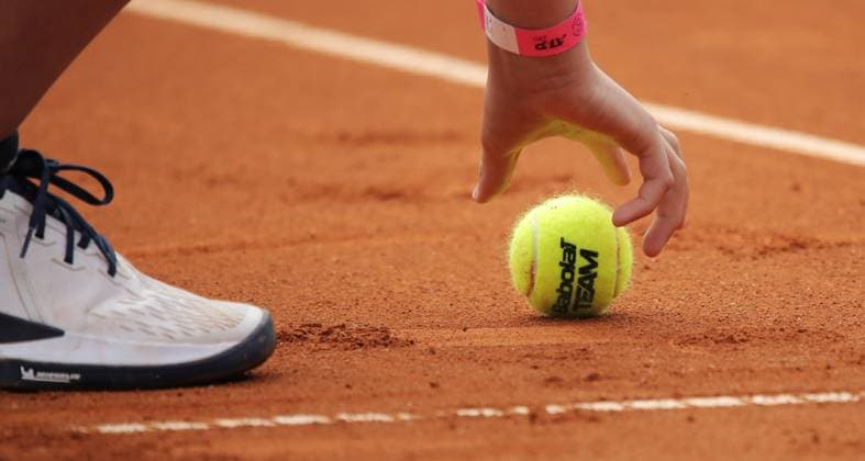 TENNIS - ATP, Tennis Herren Generali Open 2025 KITZBUEHEL,AUSTRIA,21.JUL.25 - TENNIS - ATP World Tour, Generali Open. Image shows a hand and a tennisball.  GEPAxpictures xMatthiasxHauer