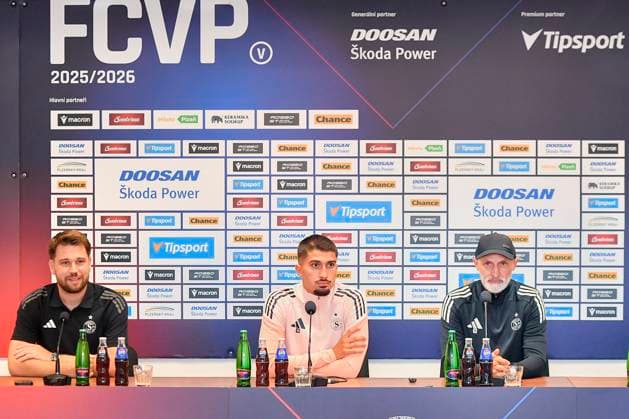Coach of Servette Geneva Thomas Haberli, right, and midfielder Alexis Antunes attend a news conference before tomorrow s opening match of the second round of the Champions League Viktoria Plzen vs Servette Geneva, Plzen, July 21, 2025. (CTKxPhoto MiroslavxChaloupka) CTKPhotoP2025072105232  CTKPhotoP2025072105232