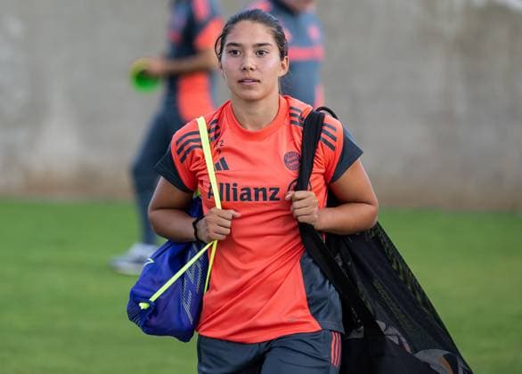 Paula Rintzner FC Bayern Muenchen Frauen II, 09 FC Bayern Muenchen Frauen, Fußball, Google Pixel Frauen Bundesliga, Trainingseinheit, Saison 2025 2026, 21 07 2025 DFL DFB REGULATIONS PROHIBIT ANY USE OF PHOTOGRAPHS as IMAGE SEQUENCES and or QUASI VIDEO FC Bayern Muenchen Frauen, Fußball, Google Pixel Frauen Bundesliga, Trainingseinheit, Saison 2025 2026, 21 07 2025 Muenchen Copyright: xEibner-Pressefoto HeikexFeinerx EP_HFR