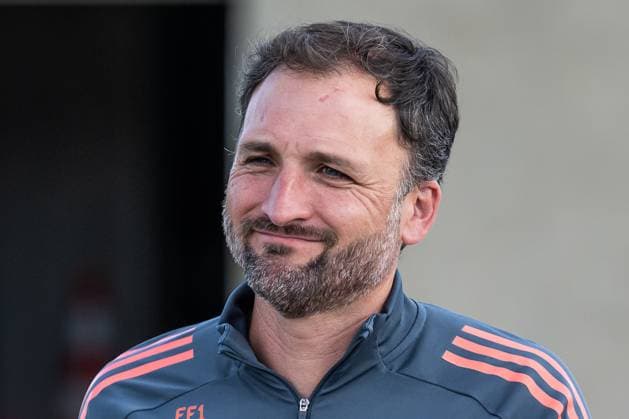 Jose Barcala Head Coach, FC Bayern Muenchen Frauen Portrait Portraet FC Bayern Muenchen Frauen, Fußball, Google Pixel Frauen Bundesliga, Trainingseinheit, Saison 2025 2026, 21 07 2025 DFL DFB REGULATIONS PROHIBIT ANY USE OF PHOTOGRAPHS as IMAGE SEQUENCES and or QUASI VIDEO FC Bayern Muenchen Frauen, Fußball, Google Pixel Frauen Bundesliga, Trainingseinheit, Saison 2025 2026, 21 07 2025 Muenchen Copyright: xEibner-Pressefoto HeikexFeinerx EP_HFR