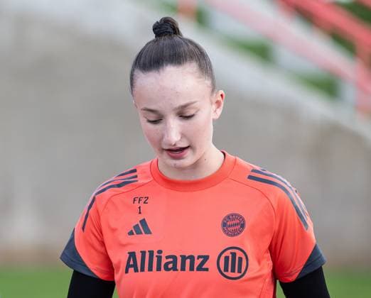 Sophie Klein Goalkeeper, FC Bayern Muenchen Women II, 01 FC Bayern Muenchen Women, Football, Google Pixel Women Bundesliga, Training Session, Season 2025 2026, 21 07 2025 DFL DFB REGULATIONS PROHIBIT ANY USE OF PHOTOGRAPHS as IMAGE SEQUENCES and or QUASI VIDEO FC Bayern Muenchen Women, Football, Google Pixel Women Bundesliga, Training Session, Season 2025 2026, 21 07 2025 Muenchen Copyright: xEibner-Pressefoto HeikexFeinerx EP_HFR