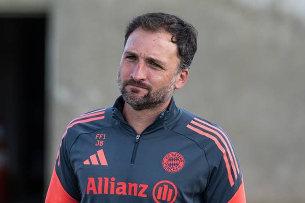 Jose Barcala Head Coach, FC Bayern Muenchen Women FC Bayern Muenchen Women, Football, Google Pixel Women Bundesliga, Training Session, Season 2025 2026, 21 07 2025 DFL DFB REGULATIONS PROHIBIT ANY USE OF PHOTOGRAPHS as IMAGE SEQUENCES and or QUASI VIDEO FC Bayern Muenchen Women, Football, Google Pixel Women Bundesliga, Training Session, Season 2025 2026, 21 07 2025 Muenchen Copyright: xEibner-Pressefoto HeikexFeinerx EP_HFR