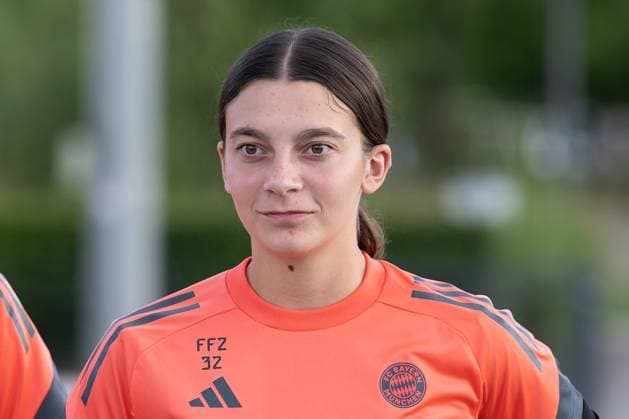 Julia Kreuzpaintner Goalkeeper, FC Bayern Muenchen Women II, 32 FC Bayern Muenchen Women, Football, Google Pixel Women Bundesliga, Training Session, Season 2025 2026, 21 07 2025 DFL DFB REGULATIONS PROHIBIT ANY USE OF PHOTOGRAPHS as IMAGE SEQUENCES and or QUASI VIDEO FC Bayern Muenchen Women, Football, Google Pixel Women Bundesliga, Training Session, Season 2025 2026, 21 07 2025 Muenchen Copyright: xEibner-Pressefoto HeikexFeinerx EP_HFR