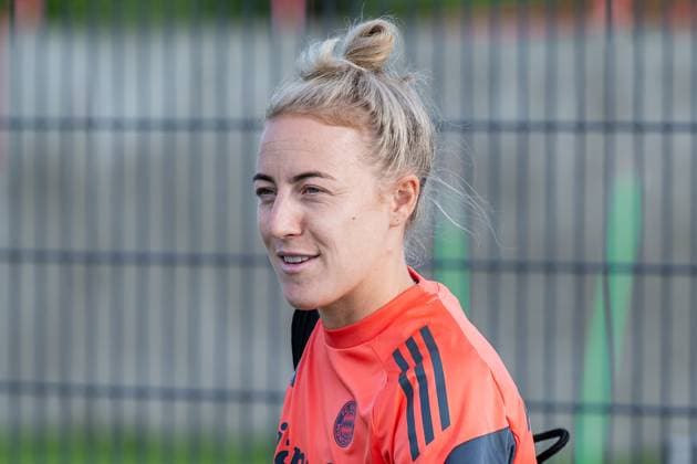 Carolin Simon FC Bayern Muenchen Frauen, 30 Portrait Portraet FC Bayern Muenchen Frauen, Fussball, Google Pixel Frauen Bundesliga, Trainingseinheit, Saison 2025 2026, 21 07 2025 DFL DFB REGULATIONS PROHIBIT ANY USE OF PHOTOGRAPHS as IMAGE SEQUENCES and or QUASI VIDEO FC Bayern Muenchen Frauen, Fussball, Google Pixel Frauen Bundesliga, Trainingseinheit, Saison 2025 2026, 21 07 2025 Muenchen Copyright: xEibner-Pressefoto HeikexFeinerx EP_HFR