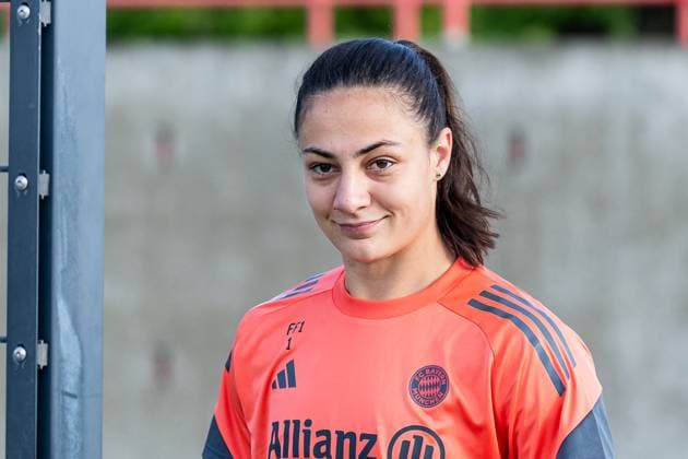 Maria Luisa Grohs Goalkeeper, FC Bayern Muenchen Women, 01 Portrait Portraet FC Bayern Muenchen Women, Football, Google Pixel Women Bundesliga, Training Session, Season 2025 2026, 21 07 2025 DFL DFB REGULATIONS PROHIBIT ANY USE OF PHOTOGRAPHS as IMAGE SEQUENCES and or QUASI VIDEO FC Bayern Muenchen Women, Football, Google Pixel Women Bundesliga, Training Session, Season 2025 2026, 21 07 2025 Muenchen Copyright: xEibner-Pressefoto HeikexFeinerx EP_HFR