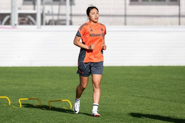 Momoko Tanikawa FC Bayern Muenchen Frauen, 18 FC Bayern Muenchen Frauen, Fußball, Google Pixel Frauen Bundesliga, Trainingseinheit, Saison 2025 2026, 21 07 2025 DFL DFB REGULATIONS PROHIBIT ANY USE OF PHOTOGRAPHS as IMAGE SEQUENCES and or QUASI VIDEO FC Bayern Muenchen Frauen, Fußball, Google Pixel Frauen Bundesliga, Trainingseinheit, Saison 2025 2026, 21 07 2025 Muenchen Copyright: xEibner-Pressefoto HeikexFeinerx EP_HFR