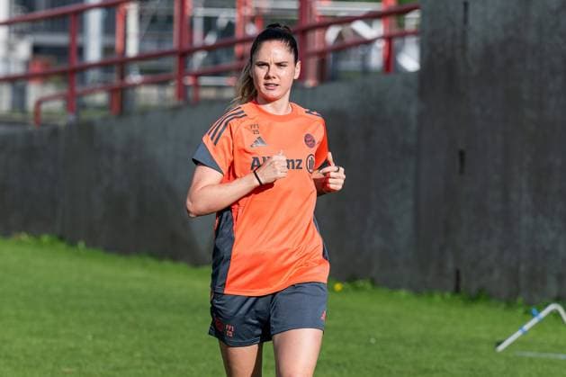 Sarah Zadrazil FC Bayern Muenchen Frauen, 25 FC Bayern Muenchen Frauen, Fußball, Google Pixel Frauen Bundesliga, Trainingseinheit, Saison 2025 2026, 21 07 2025 DFL DFB REGULATIONS PROHIBIT ANY USE OF PHOTOGRAPHS as IMAGE SEQUENCES and or QUASI VIDEO FC Bayern Muenchen Frauen, Fußball, Google Pixel Frauen Bundesliga, Trainingseinheit, Saison 2025 2026, 21 07 2025 Muenchen Copyright: xEibner-Pressefoto HeikexFeinerx EP_HFR