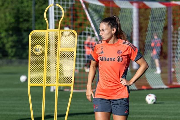 Katharina Naschenweng FC Bayern Muenchen Frauen, 19 FC Bayern Muenchen Frauen, Fußball, Google Pixel Frauen Bundesliga, Trainingseinheit, Saison 2025 2026, 21 07 2025 DFL DFB REGULATIONS PROHIBIT ANY USE OF PHOTOGRAPHS as IMAGE SEQUENCES and or QUASI VIDEO FC Bayern Muenchen Frauen, Fußball, Google Pixel Frauen Bundesliga, Trainingseinheit, Saison 2025 2026, 21 07 2025 Muenchen Copyright: xEibner-Pressefoto HeikexFeinerx EP_HFR